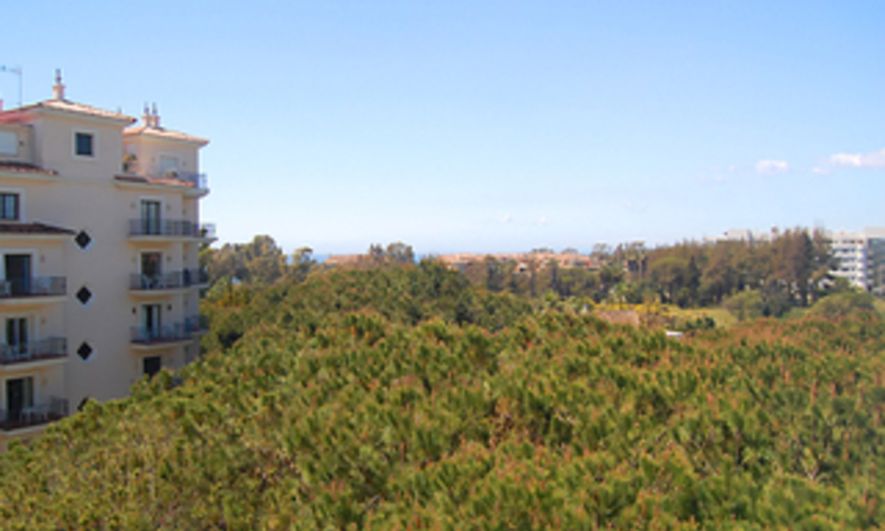 Apartamento cerca de la playa en venta, 2nda línea de playa, Puerto Banús – Marbella 2