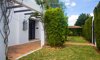Villa con jardín grande a vender entre Marbella y Estepona. 3