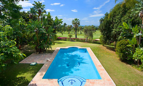 Villa en primera línea de golf, Nueva Andalucia, Marbella.