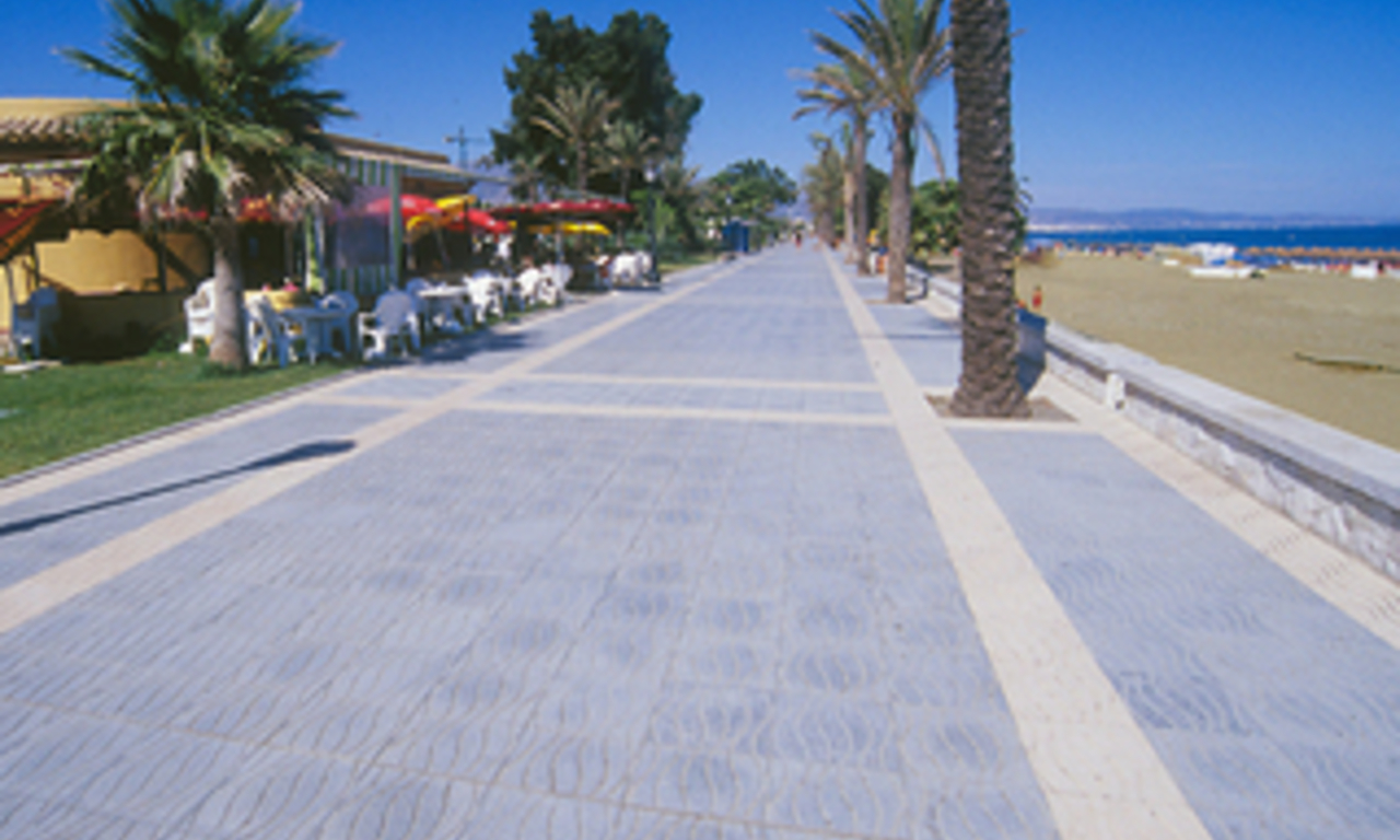 Apartamento en venta en primera línea de playa – complejo en primera línea de playa con paseo, San Pedro – Marbella 2
