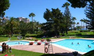Apartamento de lujo cerca de la playa para vender en Playas del Duque, Puerto Banús Marbella. 15