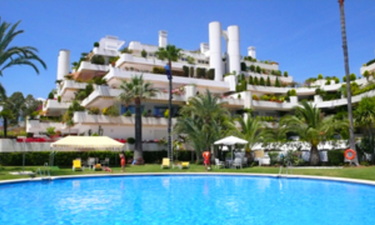 Apartamento ático con piscina privada en venta, Milla de Oro, Marbella. 1