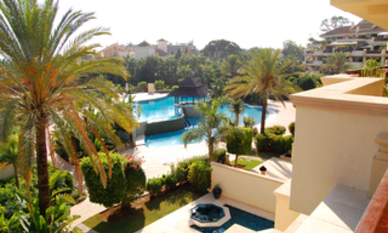 Apartamento de lujo cerca de la playa en venta a Puerto Banús – Marbella. 3
