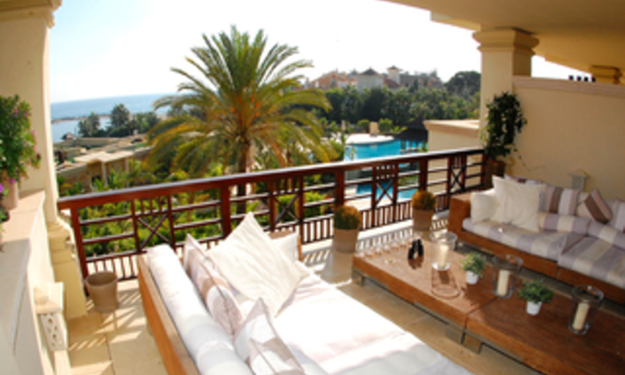 Apartamento de lujo cerca de la playa en venta a Puerto Banús – Marbella. 1