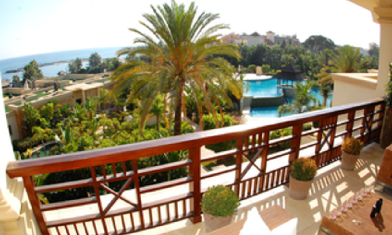 Apartamento de lujo cerca de la playa en venta a Puerto Banús – Marbella. 2