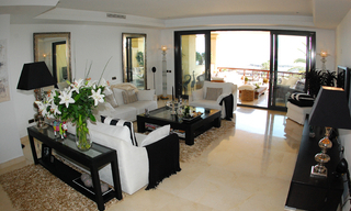 Apartamento de lujo cerca de la playa en venta a Puerto Banús – Marbella. 13