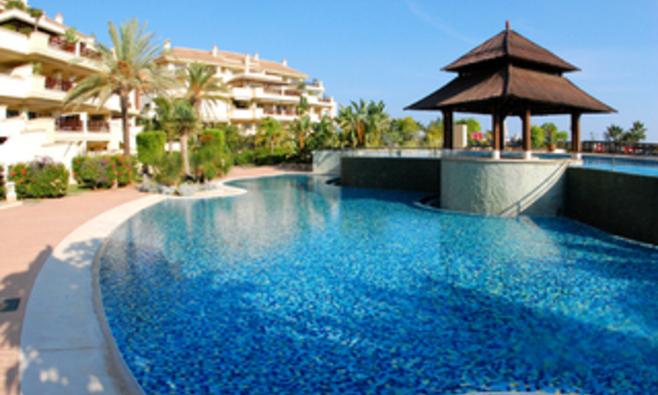 Apartamento de lujo cerca de la playa en venta a Puerto Banús – Marbella. 25