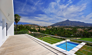 Villa contemporánea en primera línea de golf en venta en Nueva Andalucia – Marbella 23