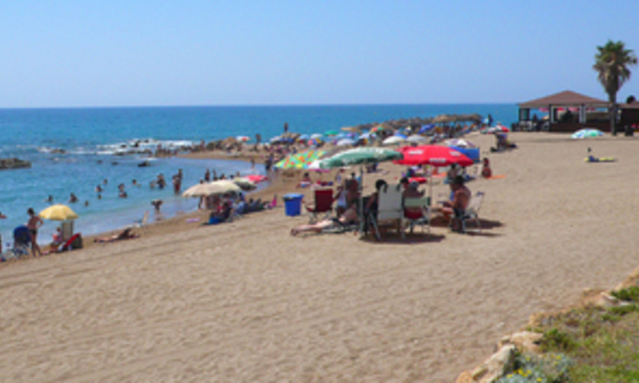 Ático en primera línea de playa en venta en La Duquesa, Costa del Sol, España. 18