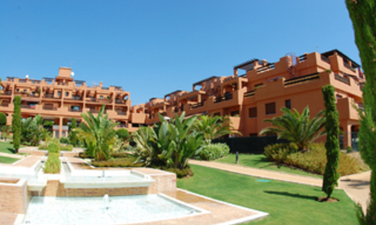 Apartamentos y ático en venta en primera línea de playa, Estepona, Costa del Sol. 13