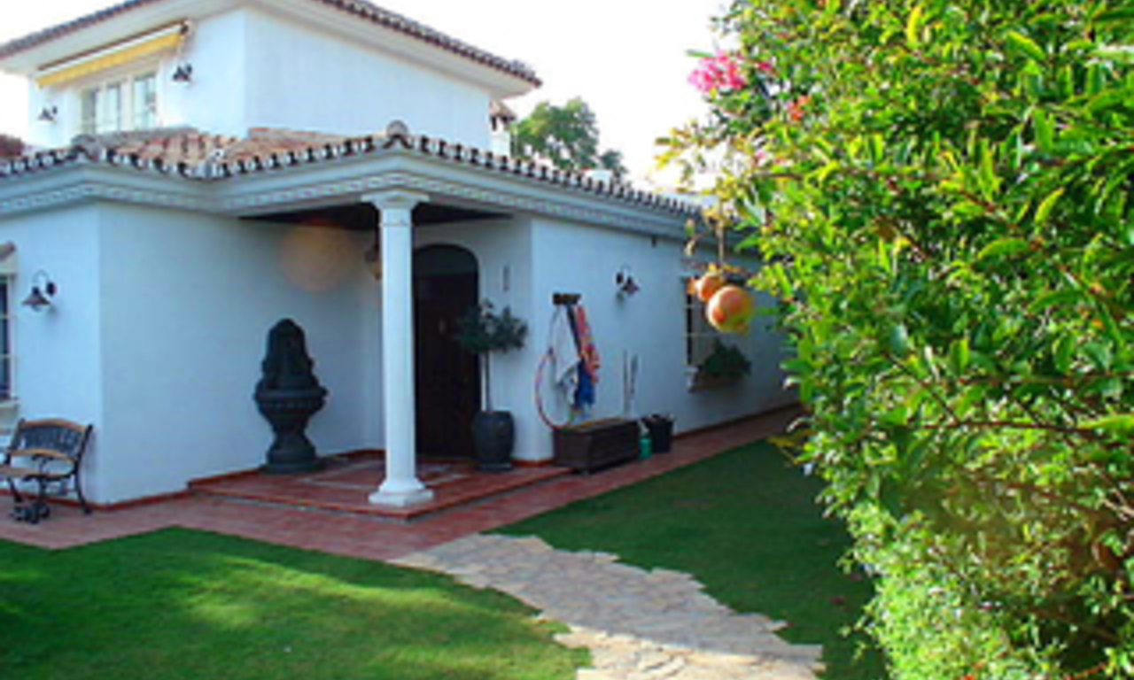 Villa cerca de la playa en venta, Marbella Este. 1