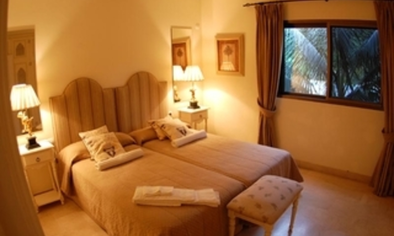 Apartamento en primera línea de playa para comprar en la Milla de Oro entre Marbella y Puerto Banús. 11