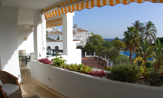 Apartamento en primera línea de playa para comprar en la Milla de Oro entre Marbella y Puerto Banús. 3