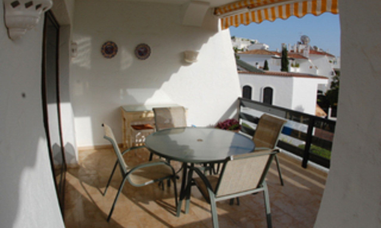 Apartamento en primera línea de playa para comprar en la Milla de Oro entre Marbella y Puerto Banús. 4