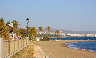 Apartamento en primera línea de playa para comprar en la Milla de Oro entre Marbella y Puerto Banús. 17