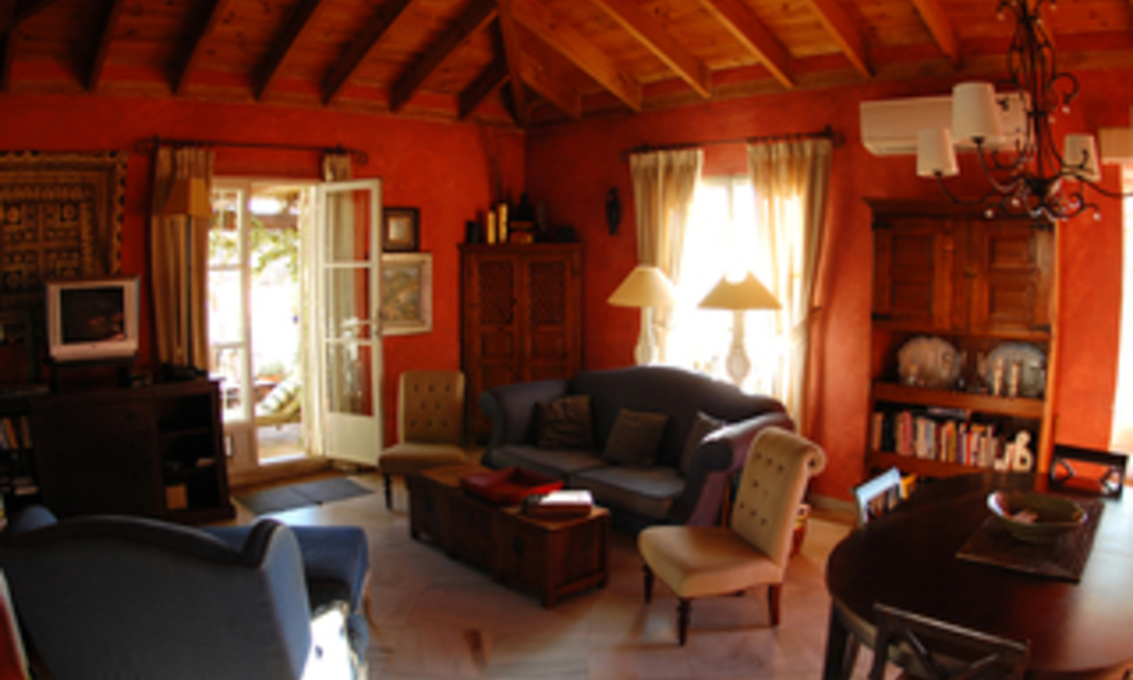 Villa adosada que hace esquina en venta en la zona de Marbella – Benahavis. 15