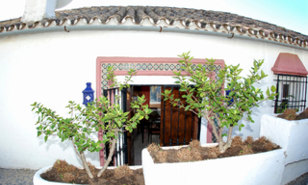 Villa adosada que hace esquina en venta en la zona de Marbella – Benahavis. 9