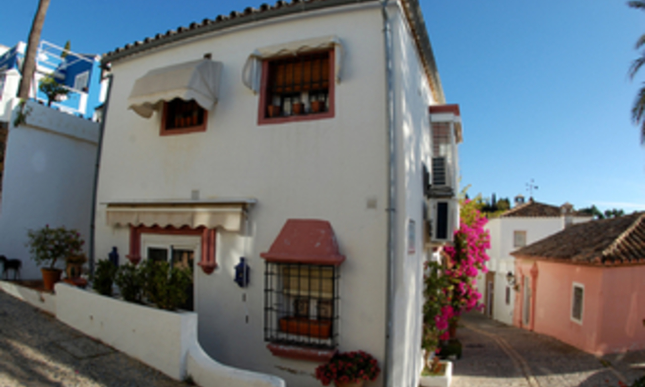 Villa adosada que hace esquina en venta en la zona de Marbella – Benahavis. 7