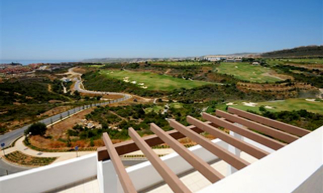 Nuevos apartamentos y áticos de estilo contemporáneo en venta, en un complejo de golf, Costa del Sol 2