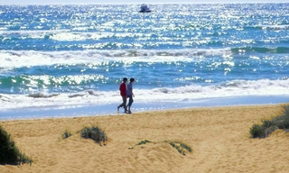 Marbella: Primera línea playa en venta moderna nueva villa Costa del Sol 1