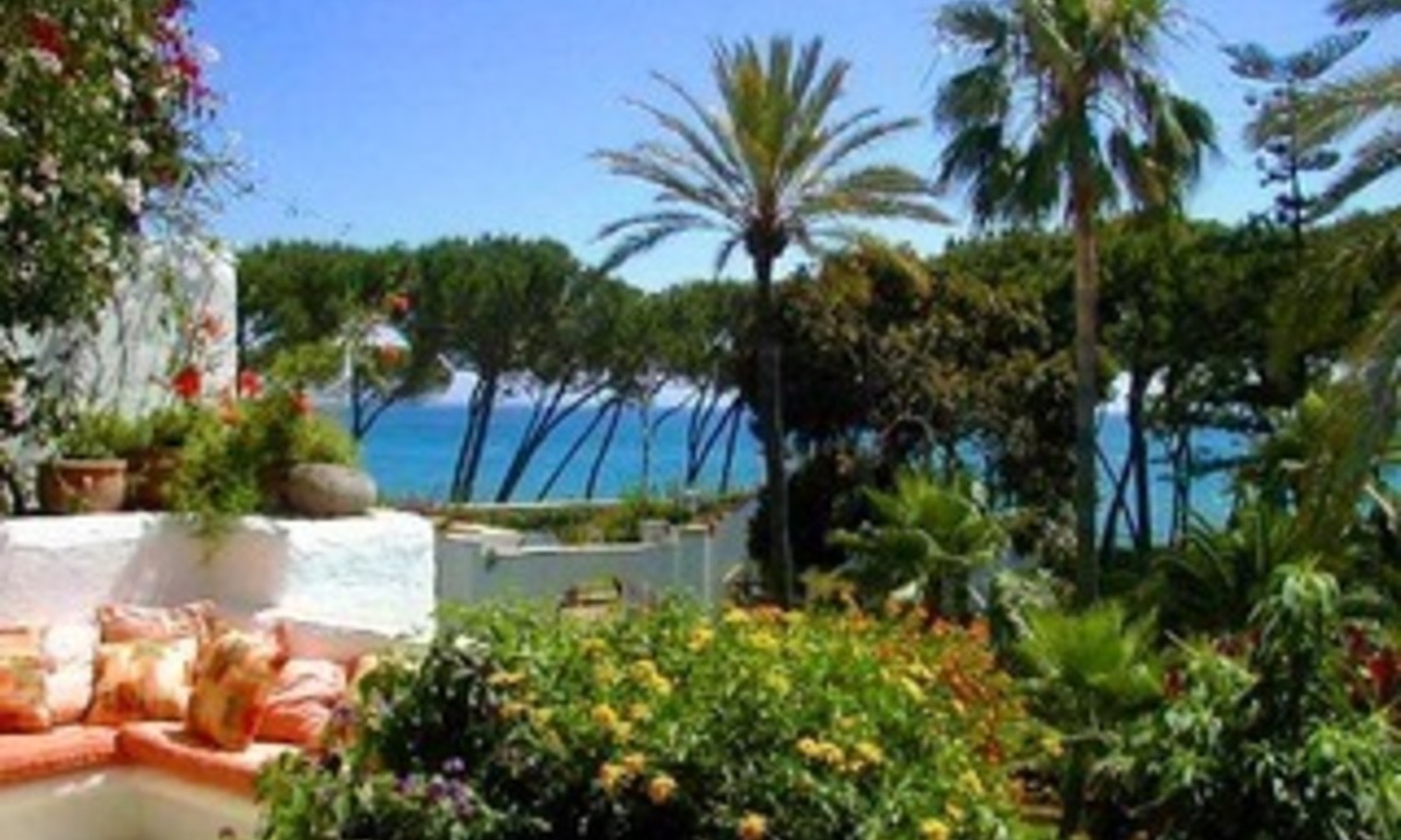 Marbella: Apartamento en venta en complejo primera línea de playa 0