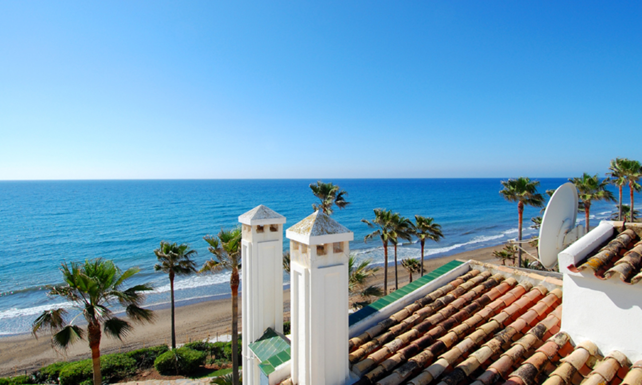Ático en primera línea de playa en venta, Nueva Milla de Oro, entre Marbella y Estepona 7