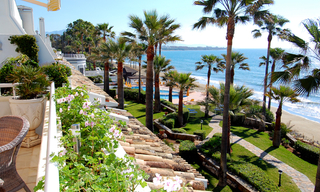 Ático en primera línea de playa en venta, Nueva Milla de Oro, entre Marbella y Estepona 2
