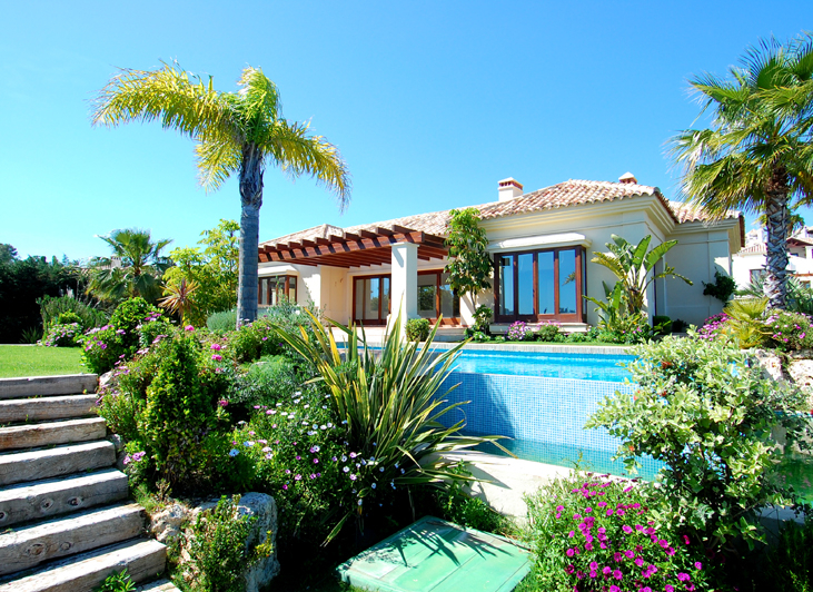 Nueva villa en venta en un complejo vallado en la zona de Marbella - Benahavís