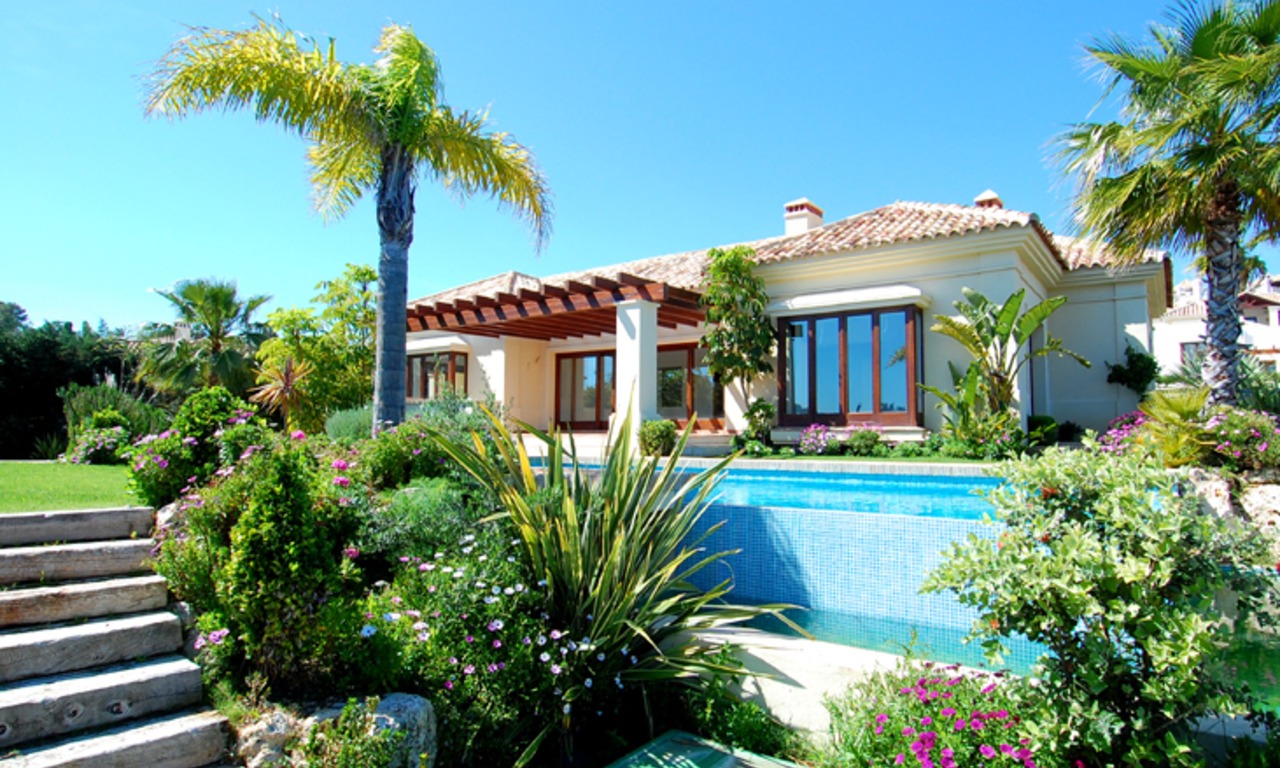 Nueva villa en venta en un complejo vallado en la zona de Marbella - Benahavís 0