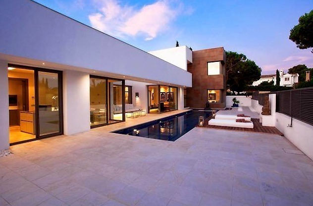 Nueva villa de estilo contemporáneo en venta en la Milla de Oro en Marbella