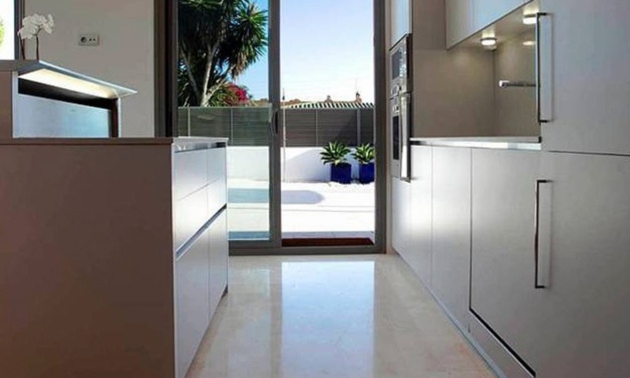 Nueva villa de estilo contemporáneo en venta en la Milla de Oro en Marbella 5