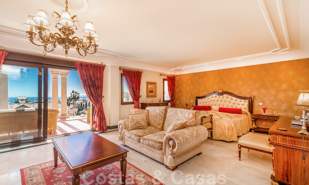 Villa de lujo en estilo clásico con vistas al mar en venta en Sierra Blanca, Marbella 22196