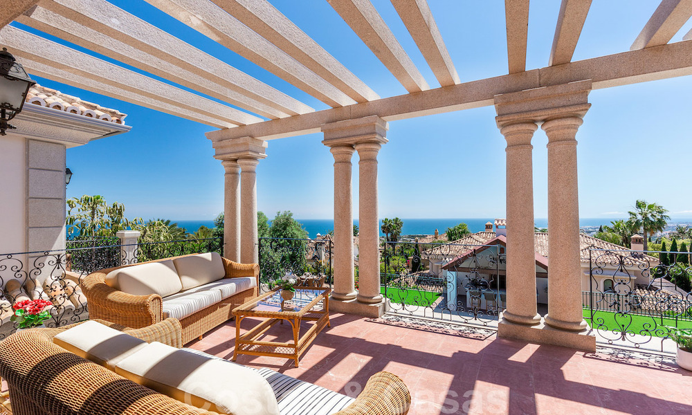 Villa de lujo en estilo clásico con vistas al mar en venta en Sierra Blanca, Marbella 22197