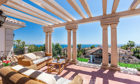 Villa de lujo en estilo clásico con vistas al mar en venta en Sierra Blanca, Marbella 22197