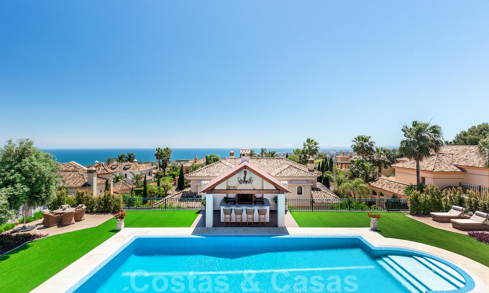 Villa de lujo en estilo clásico con vistas al mar en venta en Sierra Blanca, Marbella 22198