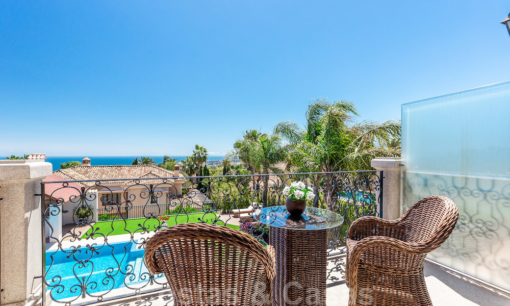 Villa de lujo en estilo clásico con vistas al mar en venta en Sierra Blanca, Marbella 22200