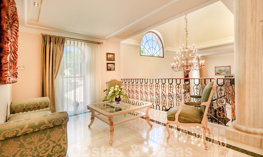 Villa de lujo en estilo clásico con vistas al mar en venta en Sierra Blanca, Marbella 22201