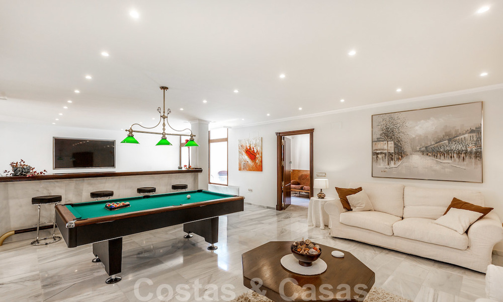 Villa de lujo en estilo clásico con vistas al mar en venta en Sierra Blanca, Marbella 22202
