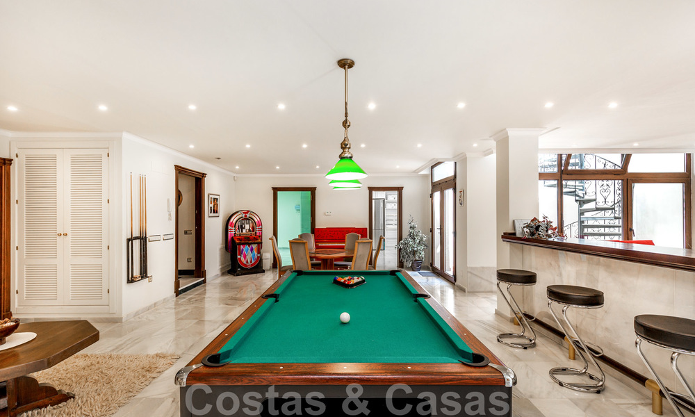 Villa de lujo en estilo clásico con vistas al mar en venta en Sierra Blanca, Marbella 22203