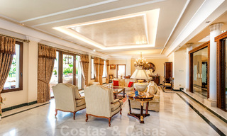 Villa de lujo en estilo clásico con vistas al mar en venta en Sierra Blanca, Marbella 22205 