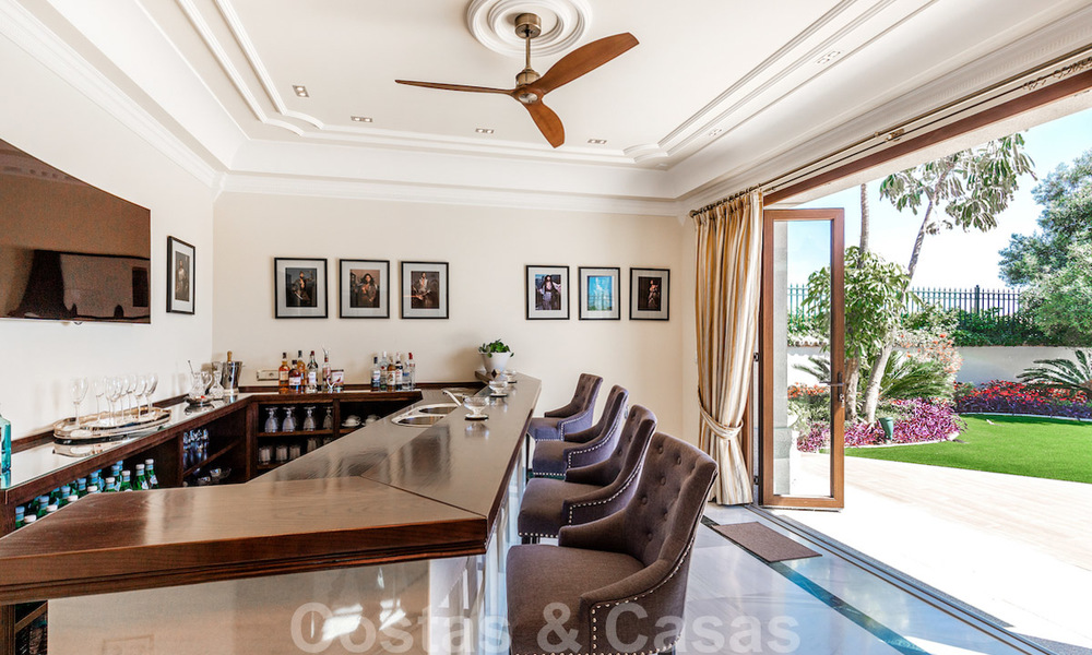 Villa de lujo en estilo clásico con vistas al mar en venta en Sierra Blanca, Marbella 22207