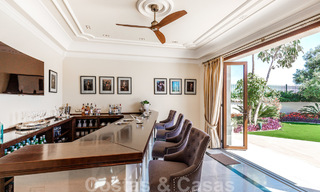Villa de lujo en estilo clásico con vistas al mar en venta en Sierra Blanca, Marbella 22207 