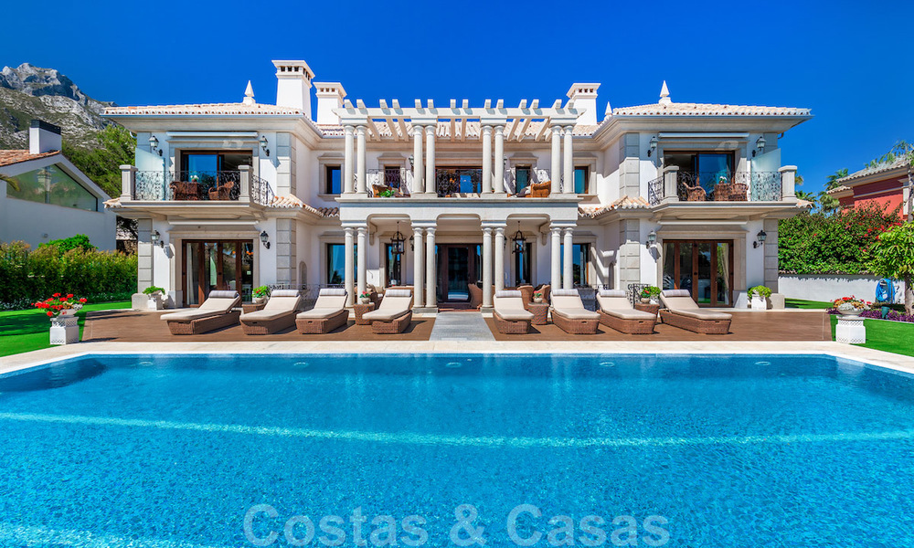 Villa de lujo en estilo clásico con vistas al mar en venta en Sierra Blanca, Marbella 22209