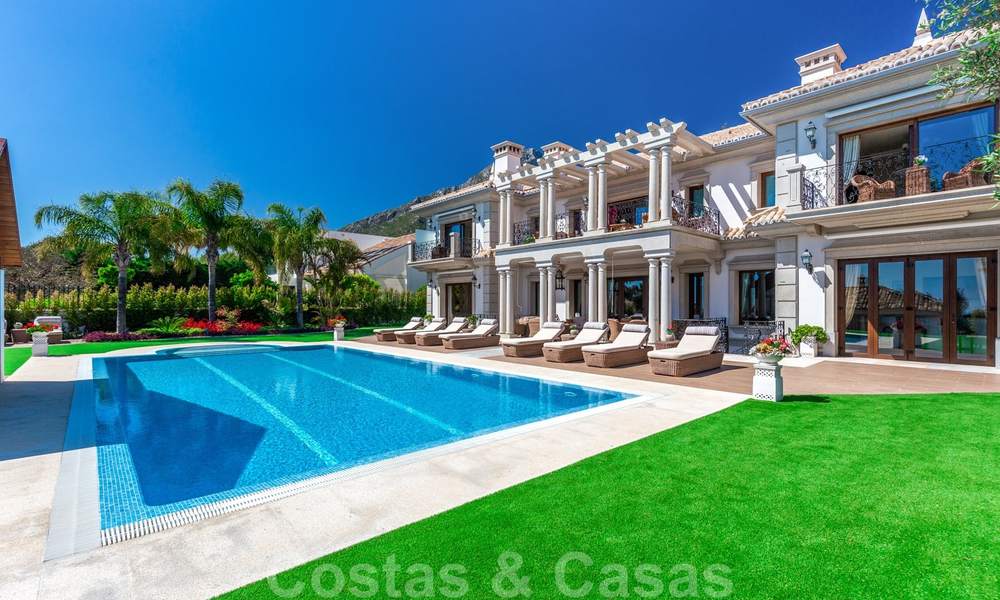 Villa de lujo en estilo clásico con vistas al mar en venta en Sierra Blanca, Marbella 22210