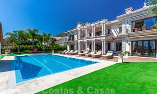 Villa de lujo en estilo clásico con vistas al mar en venta en Sierra Blanca, Marbella 22210 