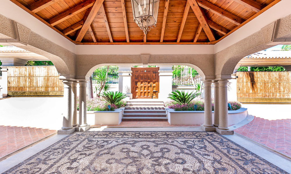Villa de lujo en estilo clásico con vistas al mar en venta en Sierra Blanca, Marbella 22212