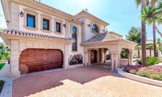 Villa de lujo en estilo clásico con vistas al mar en venta en Sierra Blanca, Marbella 22214 