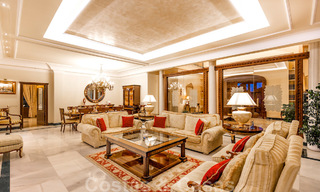 Villa de lujo en estilo clásico con vistas al mar en venta en Sierra Blanca, Marbella 22218 