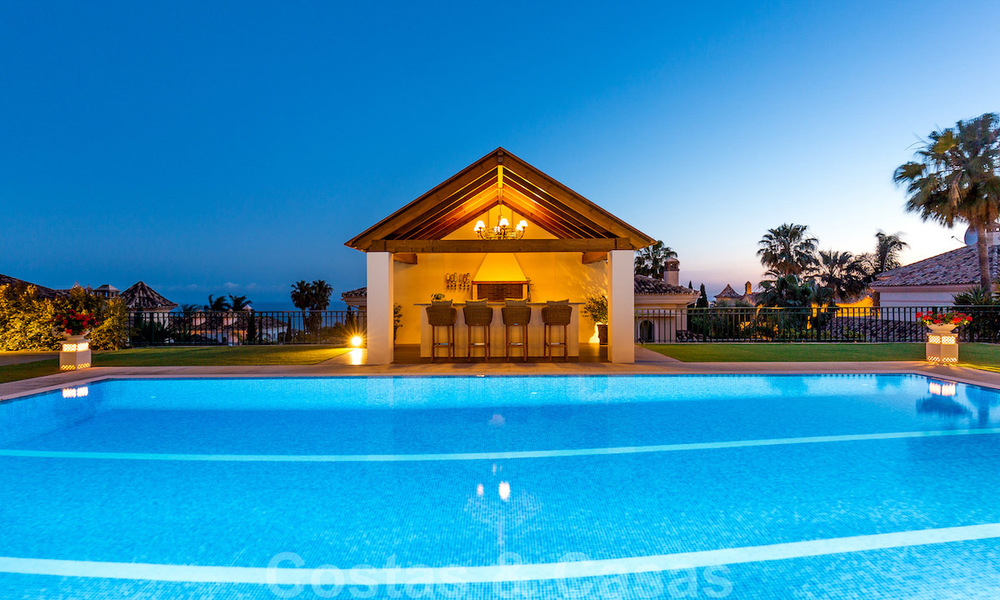 Villa de lujo en estilo clásico con vistas al mar en venta en Sierra Blanca, Marbella 22219