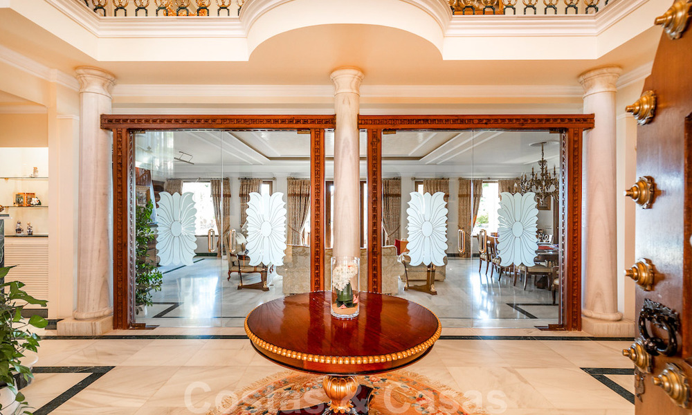 Villa de lujo en estilo clásico con vistas al mar en venta en Sierra Blanca, Marbella 22225